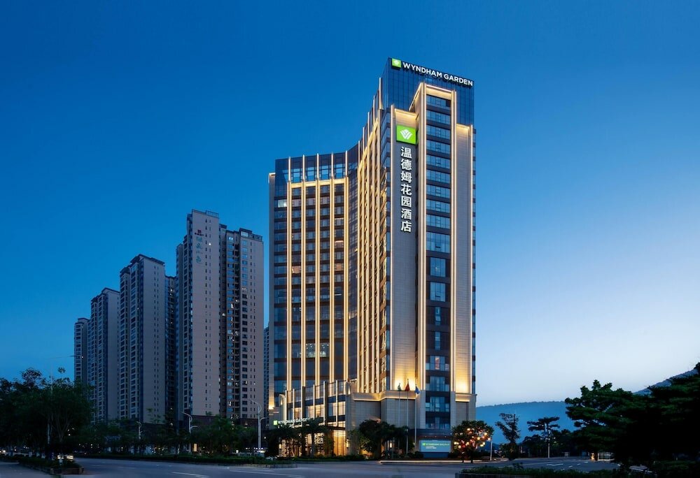 Фото отеля 2