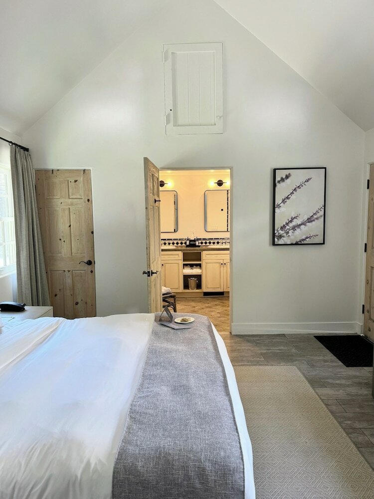 Фото Lavender, A Four Sisters Inn