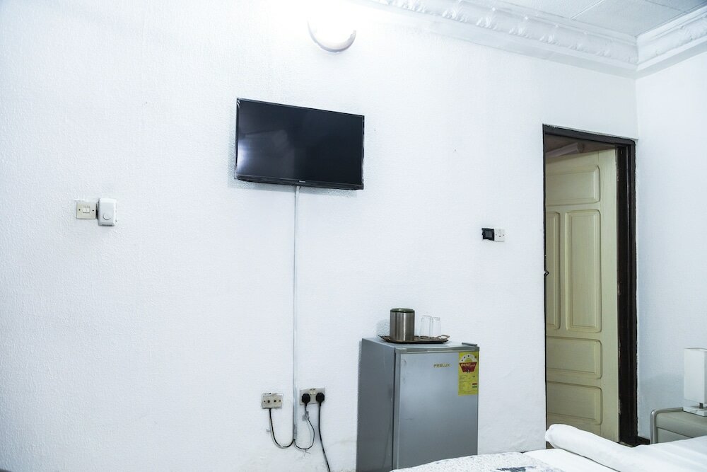 Фото Hill View Hotel West Airport