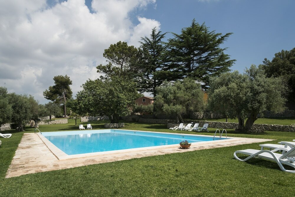 Фото Agriturismo Borgo degli Ulivi