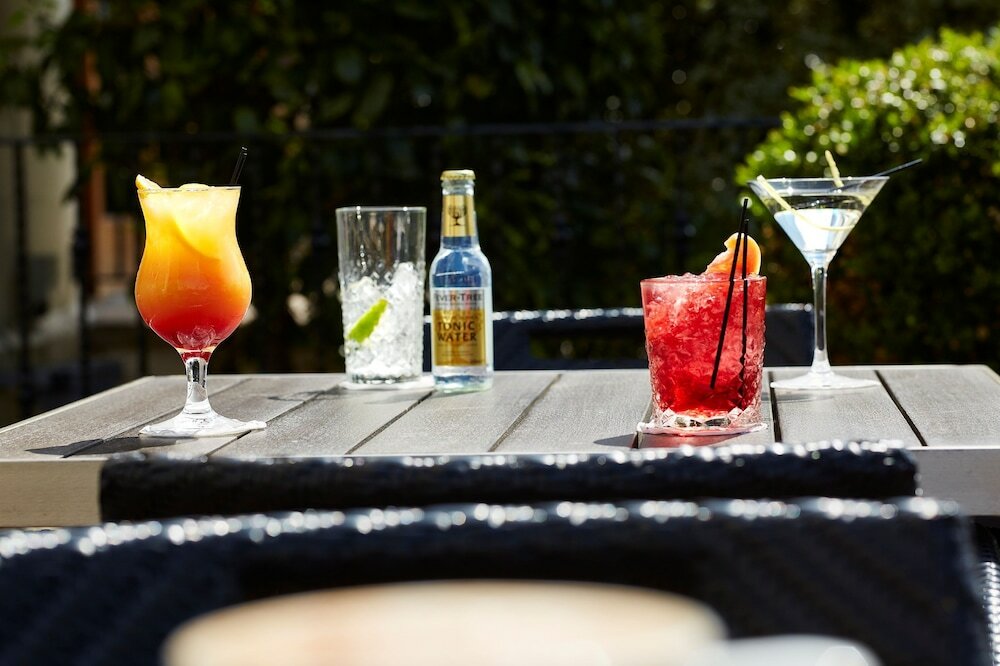 Фото Mandolay Hotel Guildford