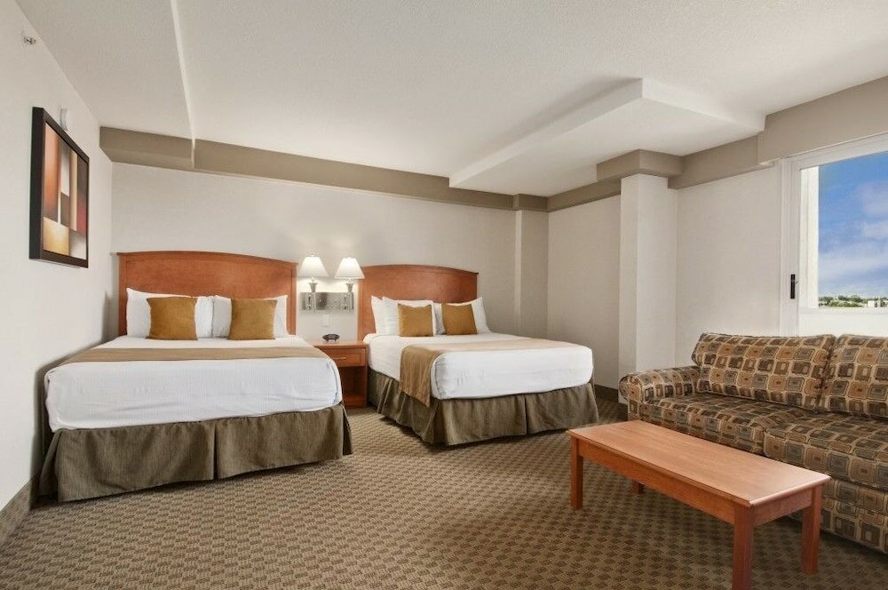 Фото Ramada by Wyndham Edmonton South