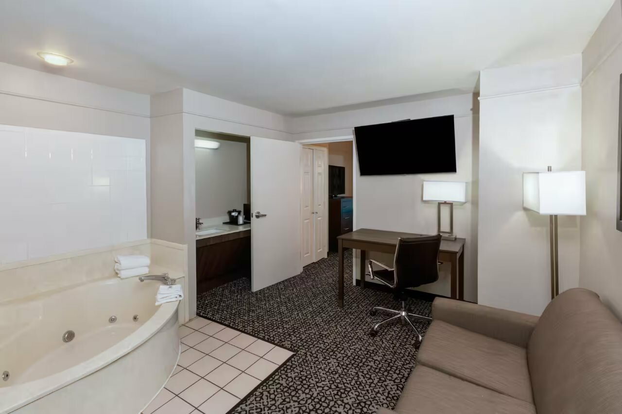 Фото La Quinta Inn & Suites by Wyndham Rockwall