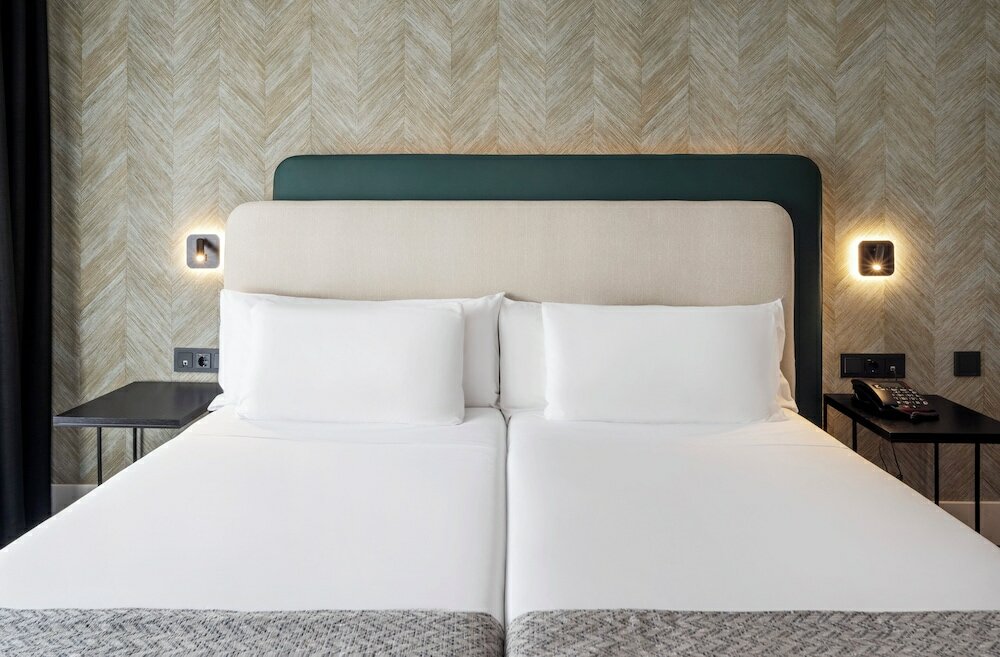 Фото Hotel Ilunion Suites Madrid