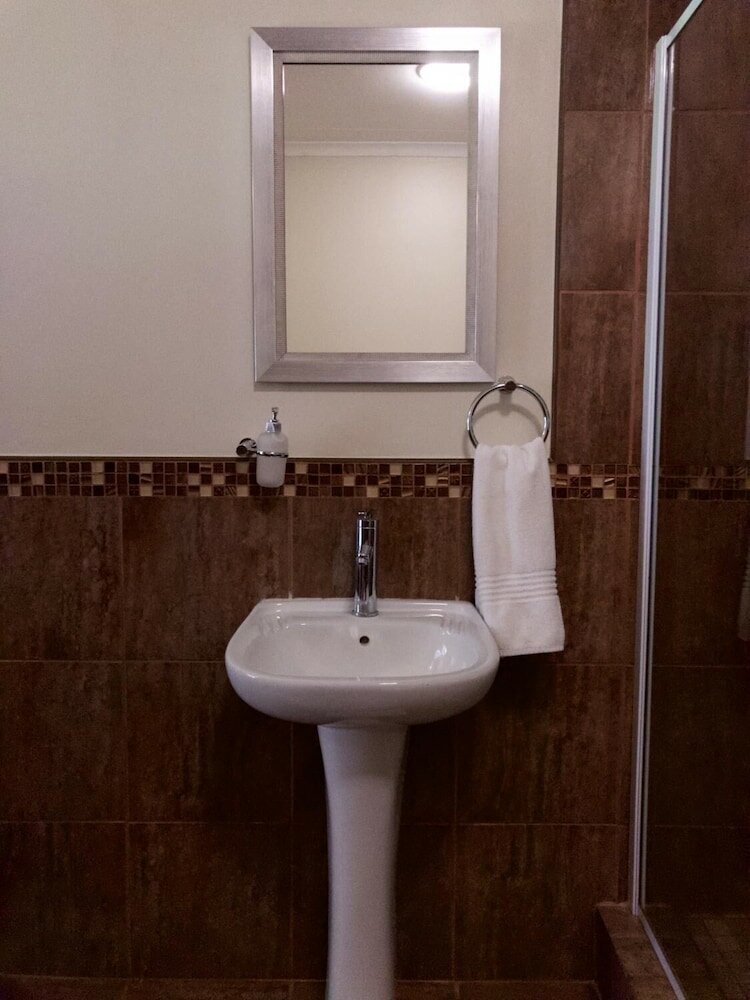 Фото The Hedge Guesthouse