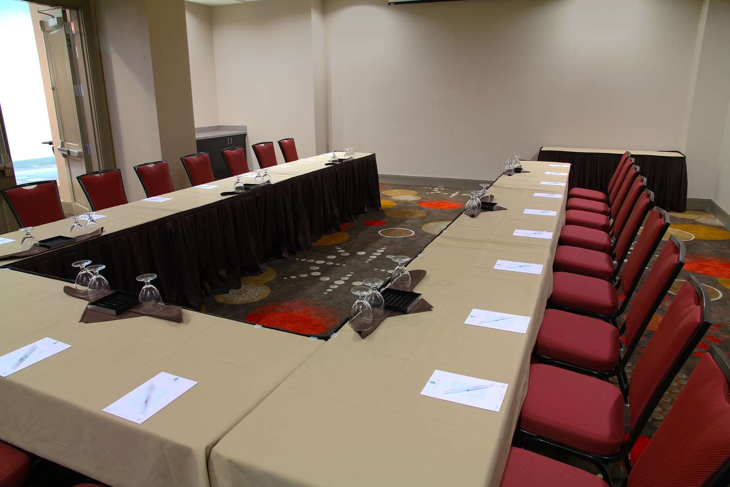 Фото Embassy Suites Ontario Airport