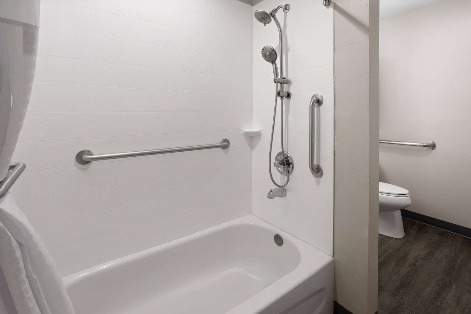 Фото Microtel Inn by Wyndham Raleigh Durham Airport