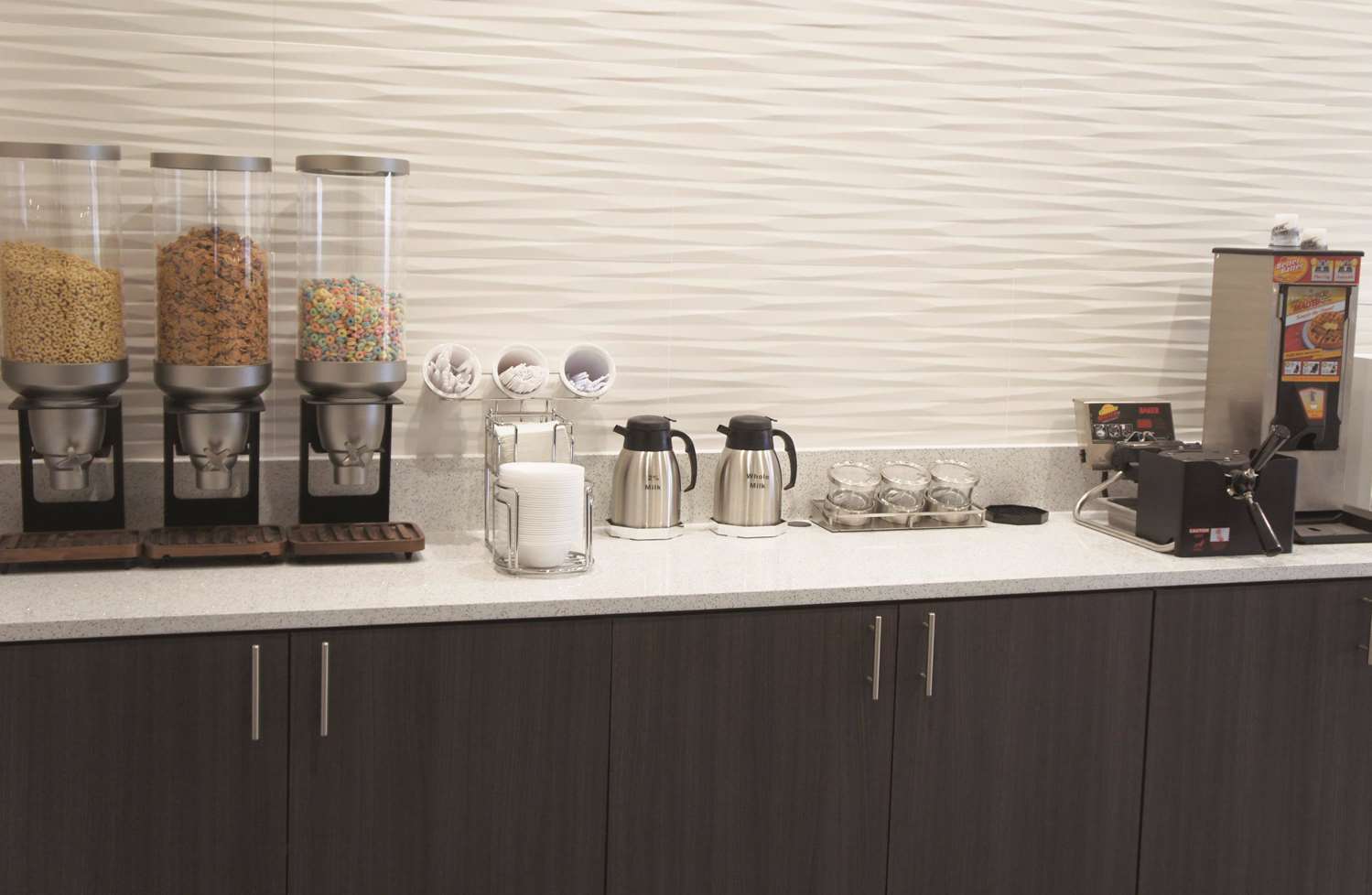 Фото La Quinta Inn & Suites by Wyndham Wichita Airport