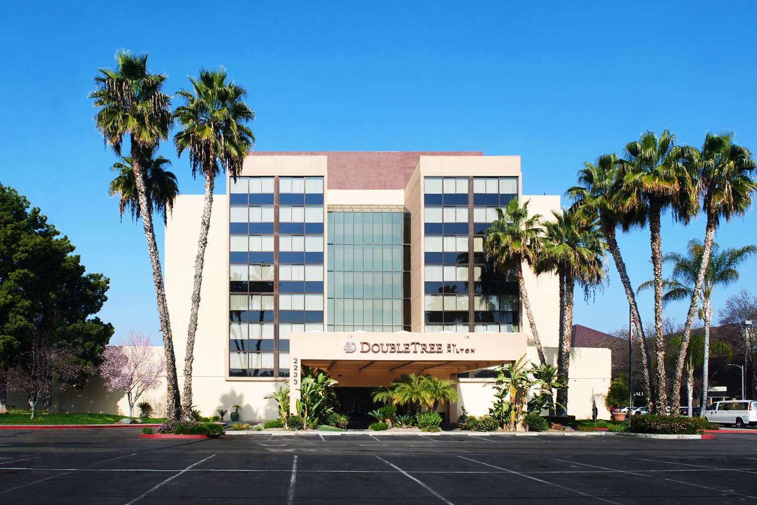 Фото DoubleTree by Hilton Fresno Convention Center