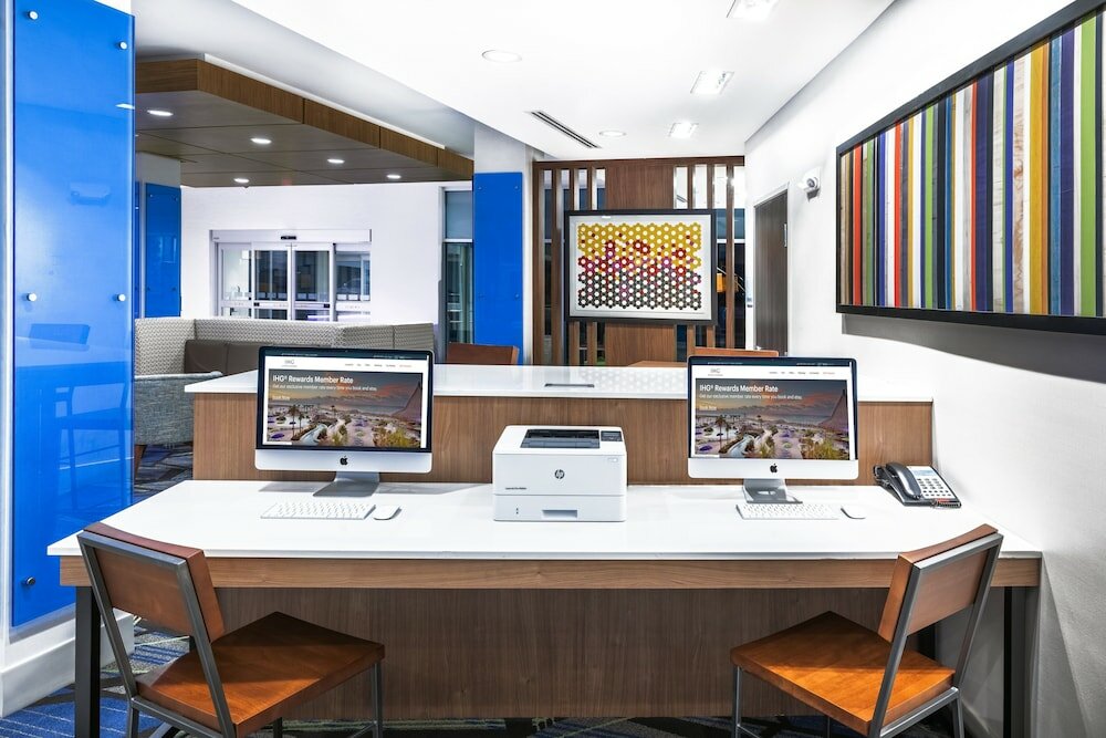 Фото Holiday Inn Express & Suites Denton - Sanger, an Ihg Hotel