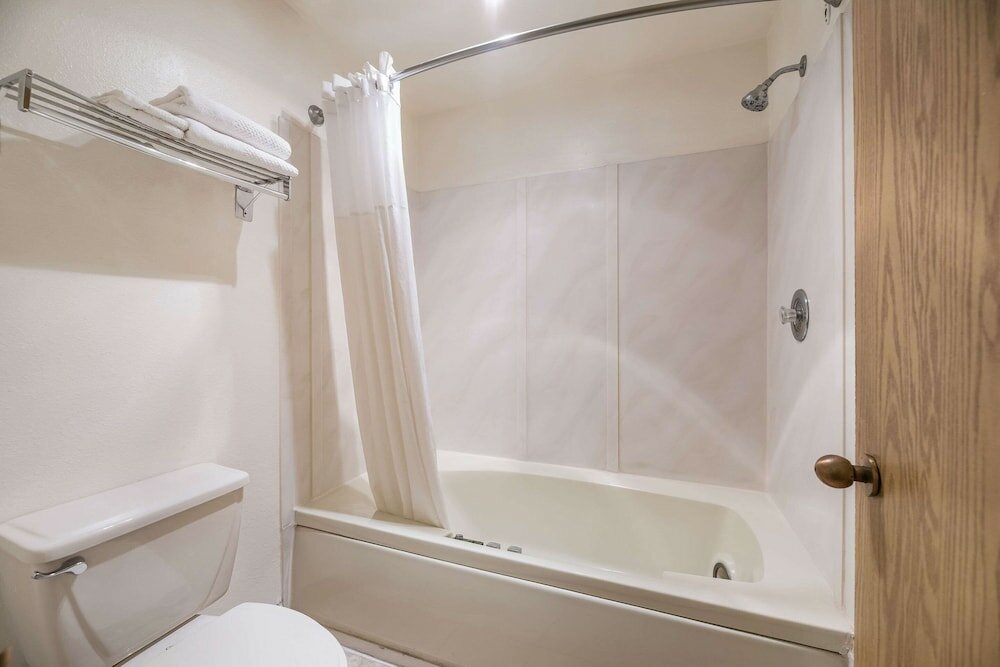 Фото Quality Inn Near Fort Hunter Liggett