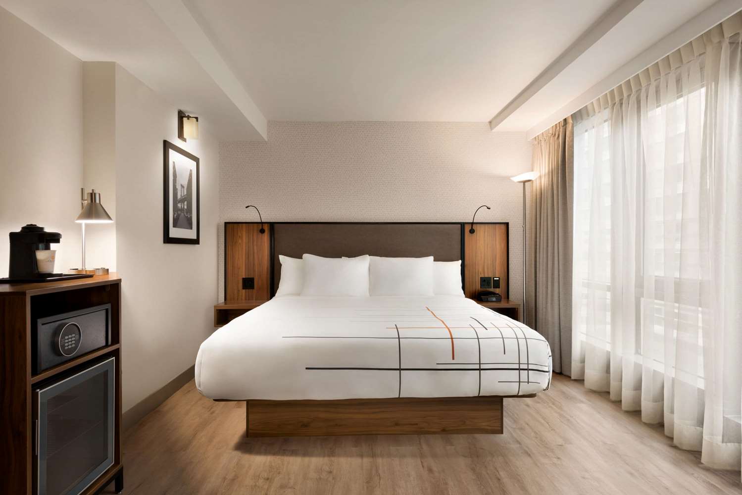 Фото La Quinta Inn & Suites by Wyndham Times Square South