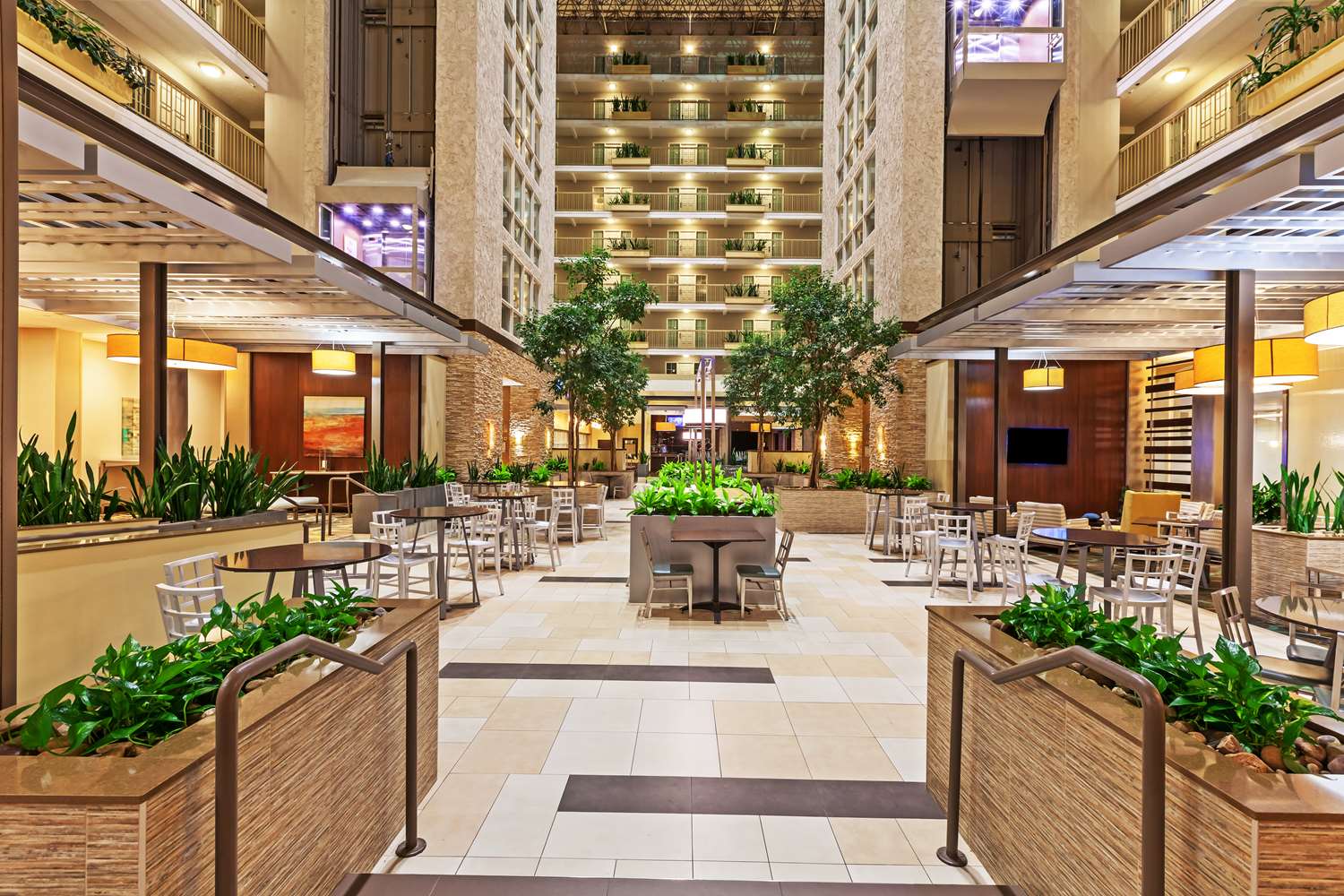 Фото Embassy Suites Hotel Dallas Market Center