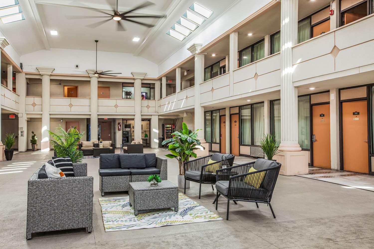 Фото Super 8 by Wyndham Meadowlands