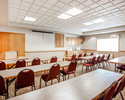 Гостиница Quality Inn & Suites Bremerton near Naval Shipyard в Бремертоне