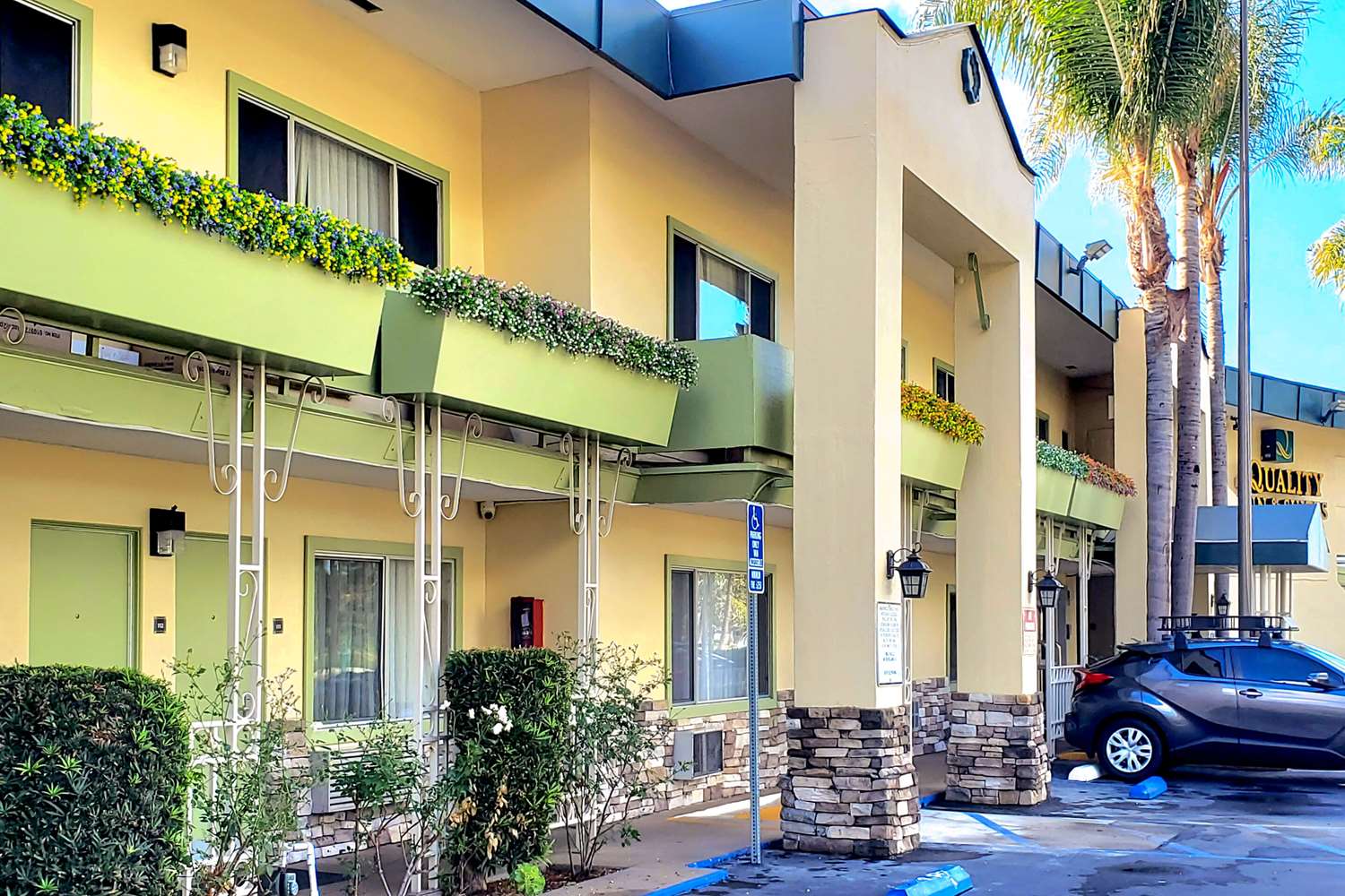 Фото Quality Inn & Suites Anaheim At The Park