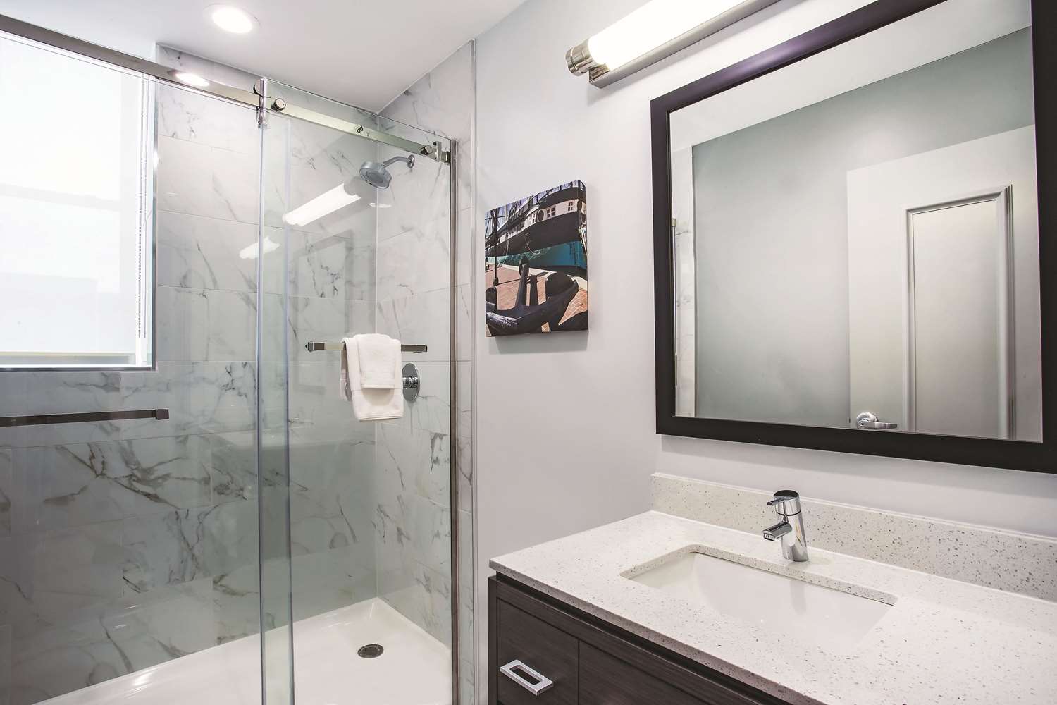 Фото La Quinta Inn & Suites by Wyndham Baltimore Downtown