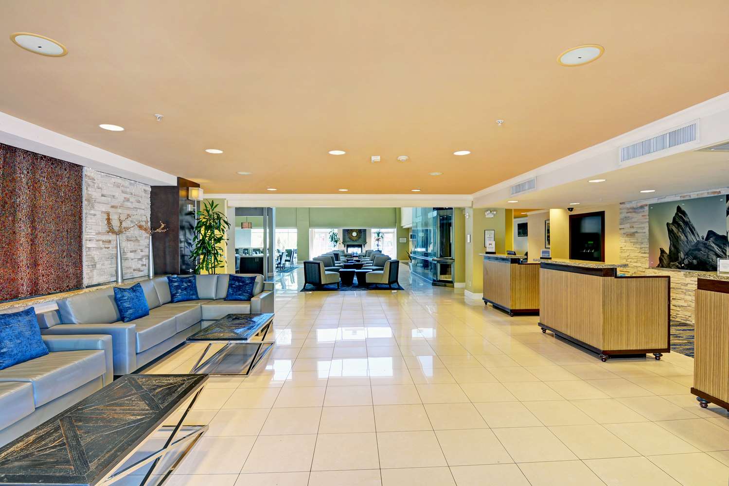 Фото Embassy Suites by Hilton Valencia