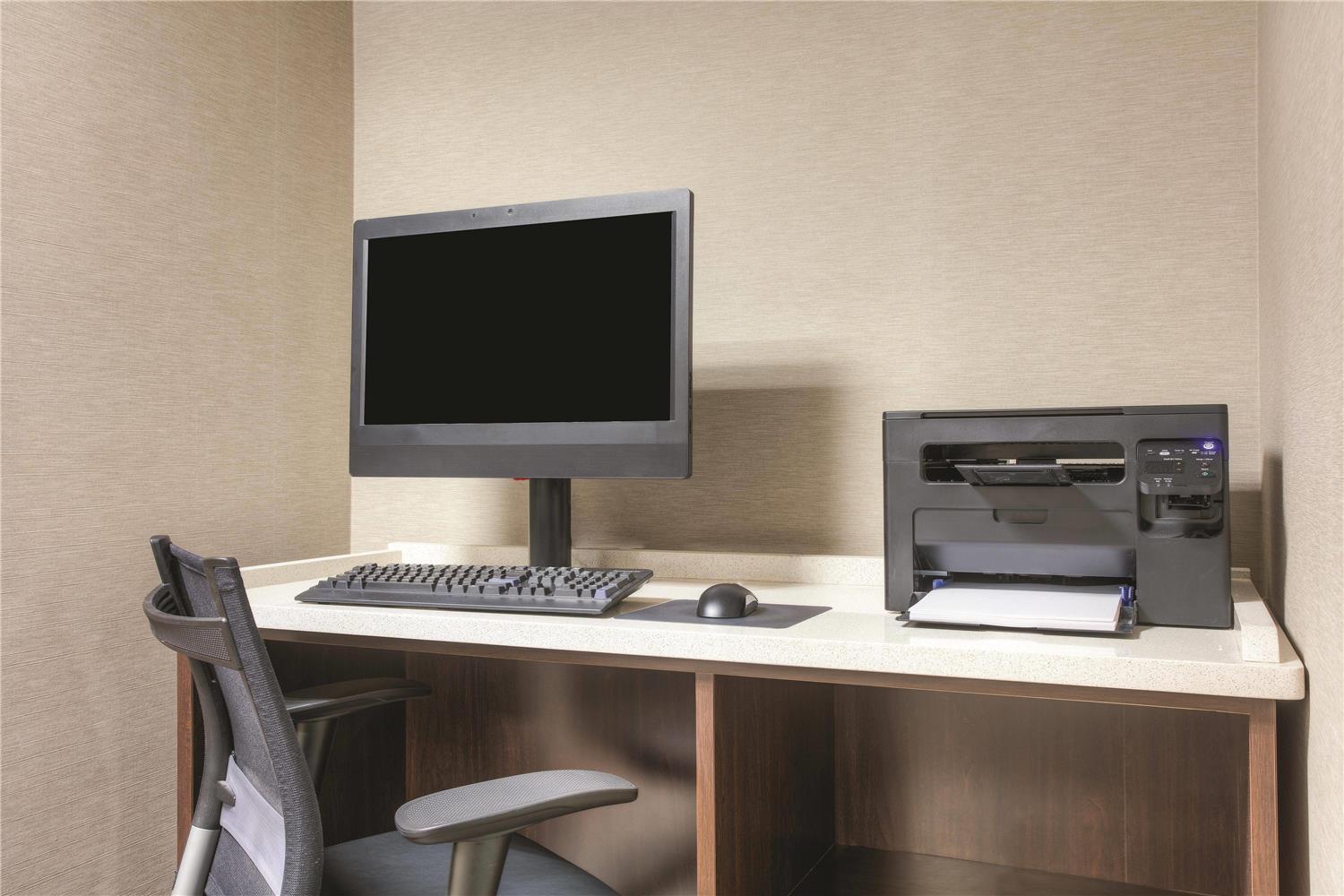 Фото La Quinta Inn & Suites by Wyndham Atlanta Roswell