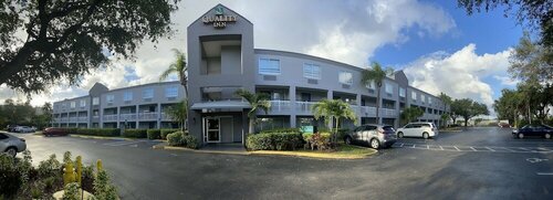 Внешний вид отеля Quality Inn Miami Airport Doral в Дорале, фото 1