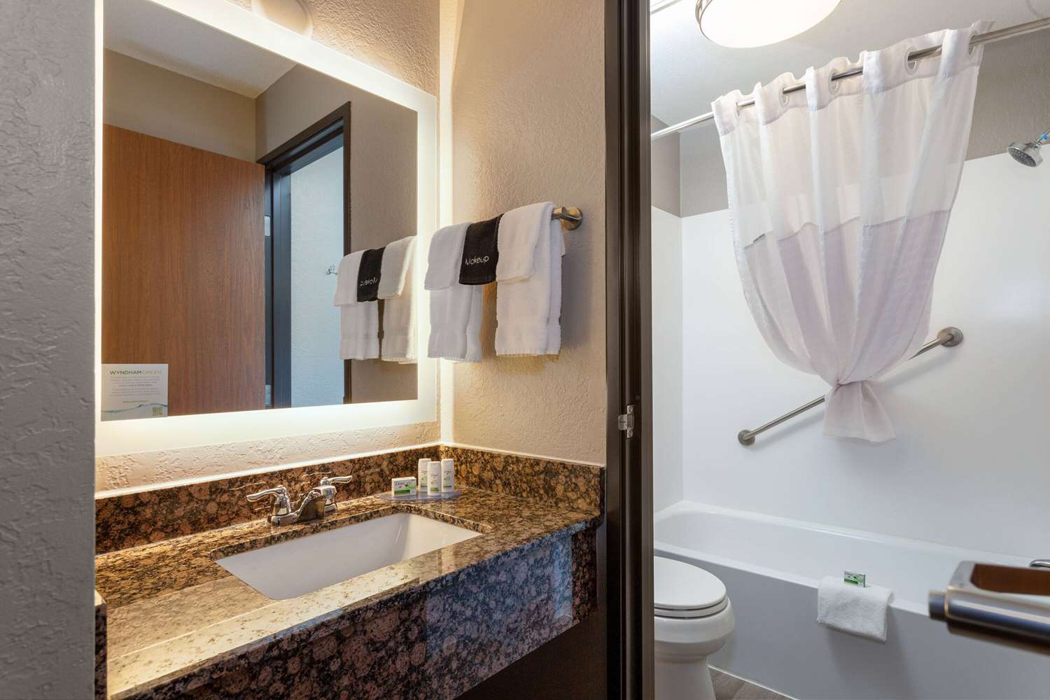 Фото AmericInn by Wyndham New Richmond