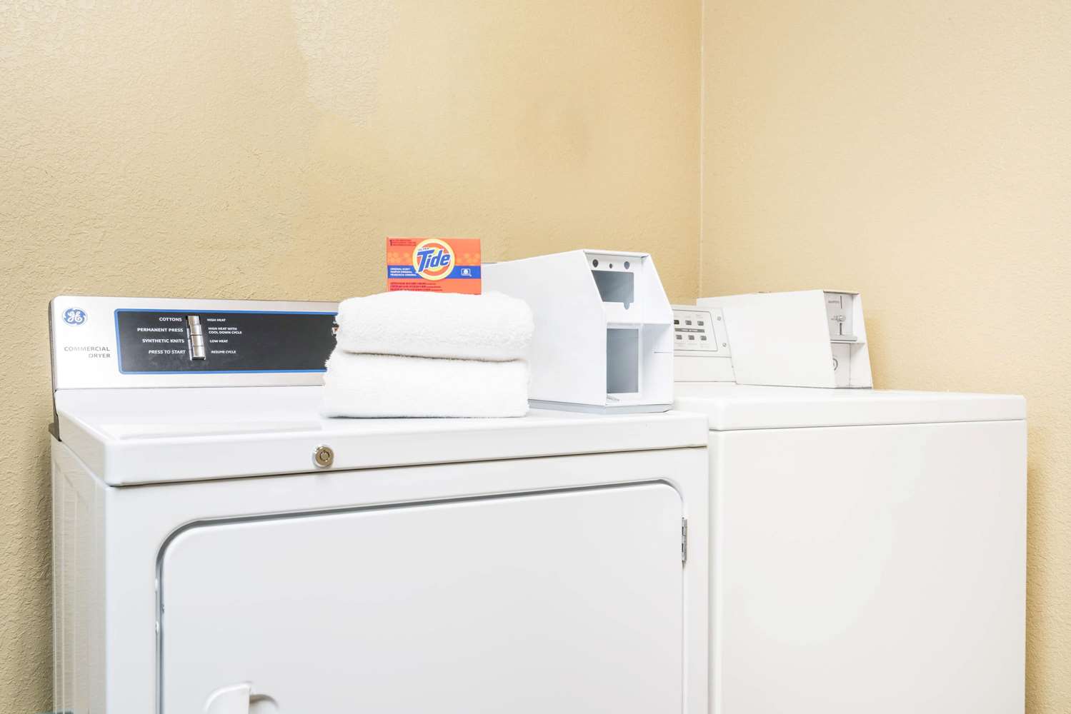 Фото Super 8 by Wyndham Wausau