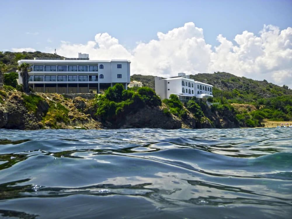 Фото E. J. Pyrgos Bay Hotel