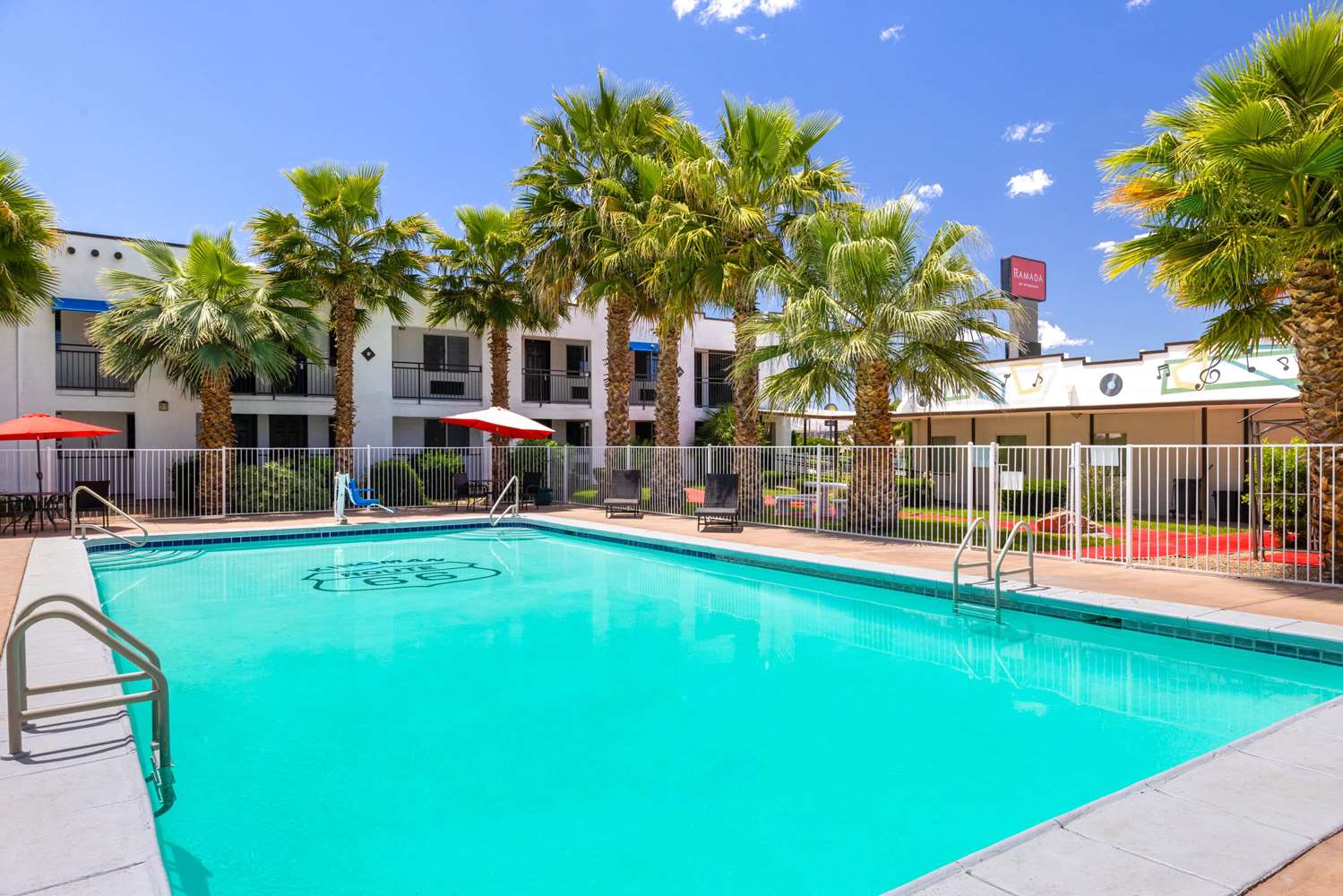 Фото Ramada by Wyndham Kingman