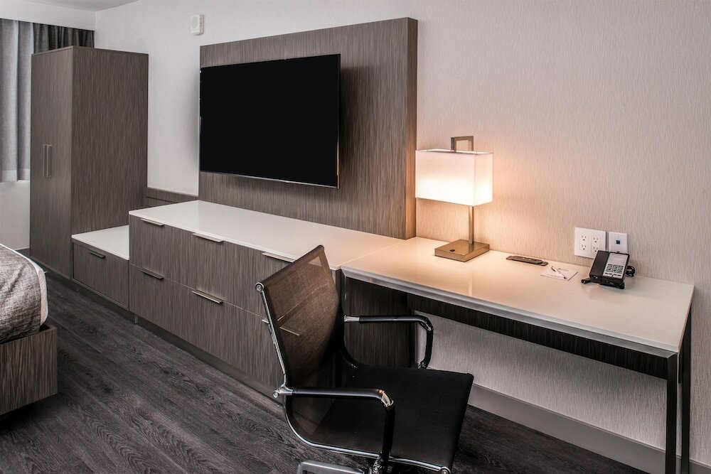 Фото Best Western Plus Temecula Wine Country Hotel &Suites