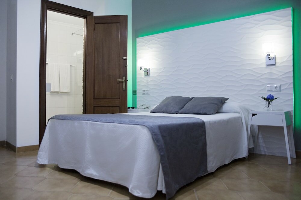 Фото Hostal Alhambra