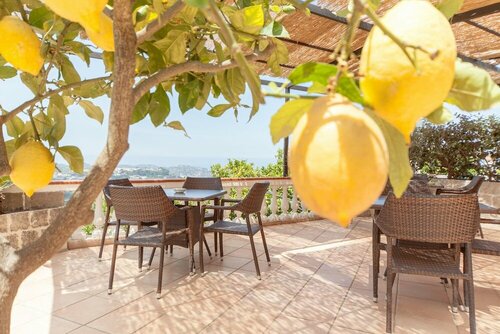 Внешний вид отеля Hotel Ape Regina в Касамичола-Терме, фото 2
