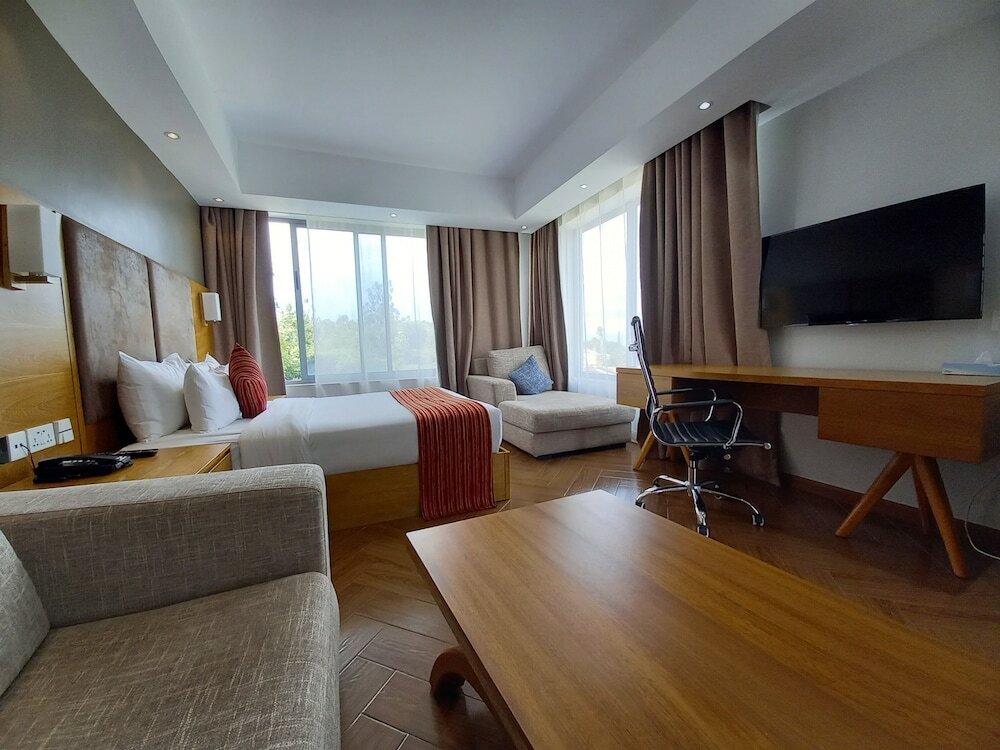 Фото The Alps Hotel