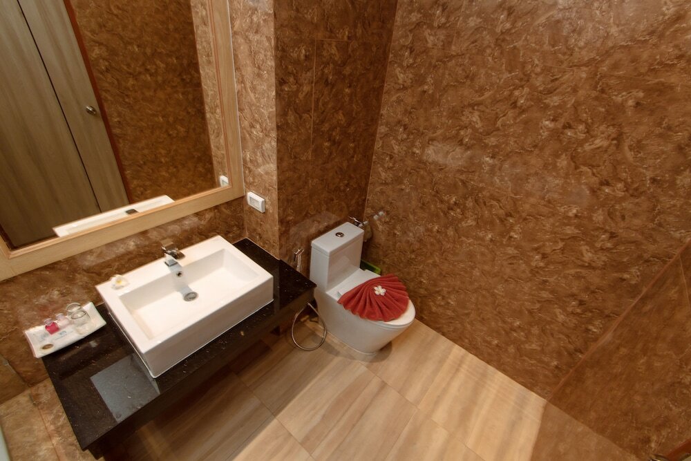 Фото Airport Beach Hotel Phuket