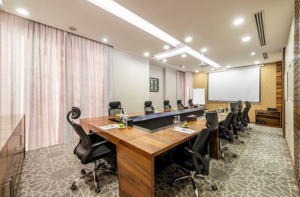 Фото Crown Rose Hotel