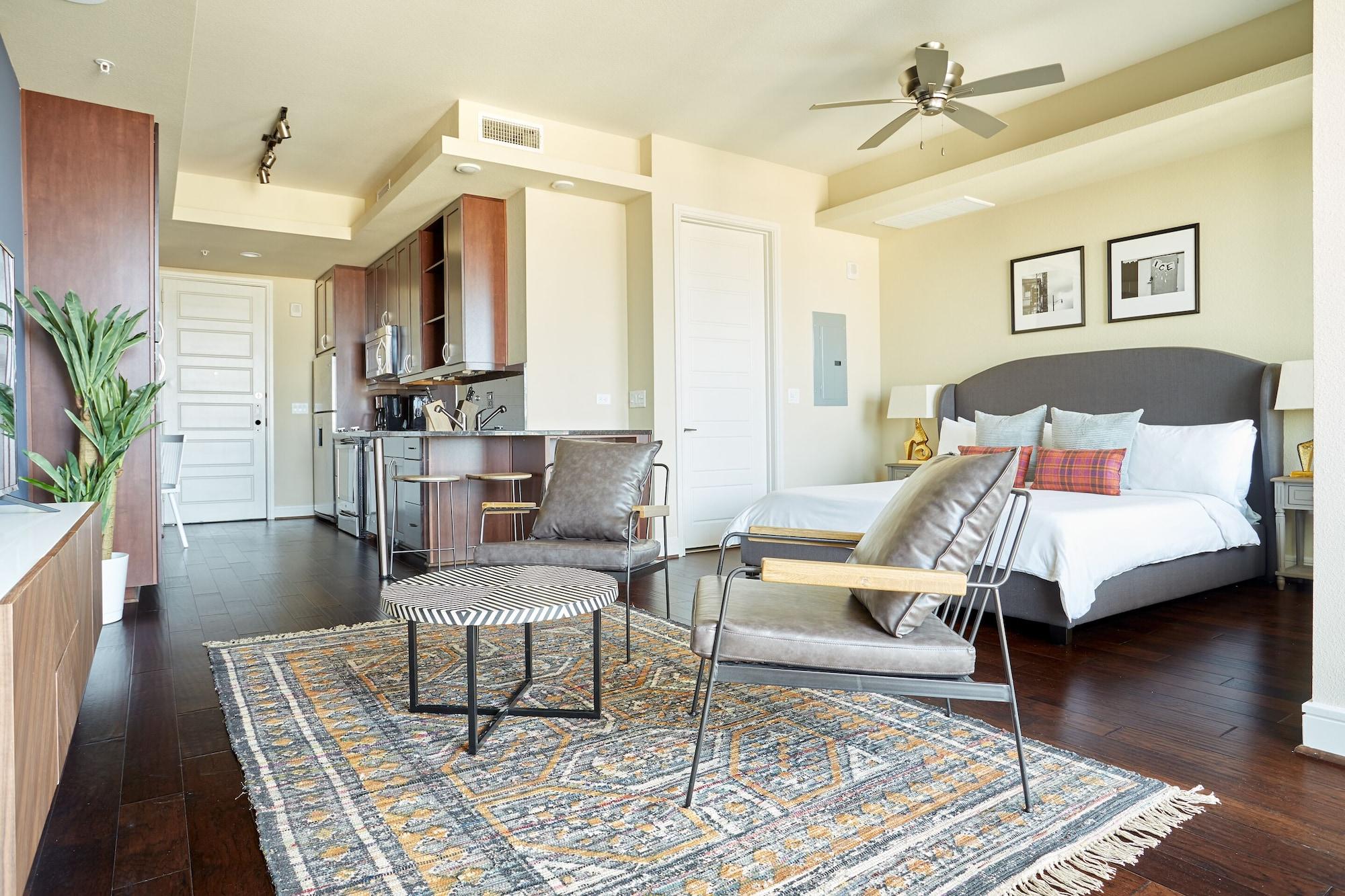 Фото Sonder at The Catherine