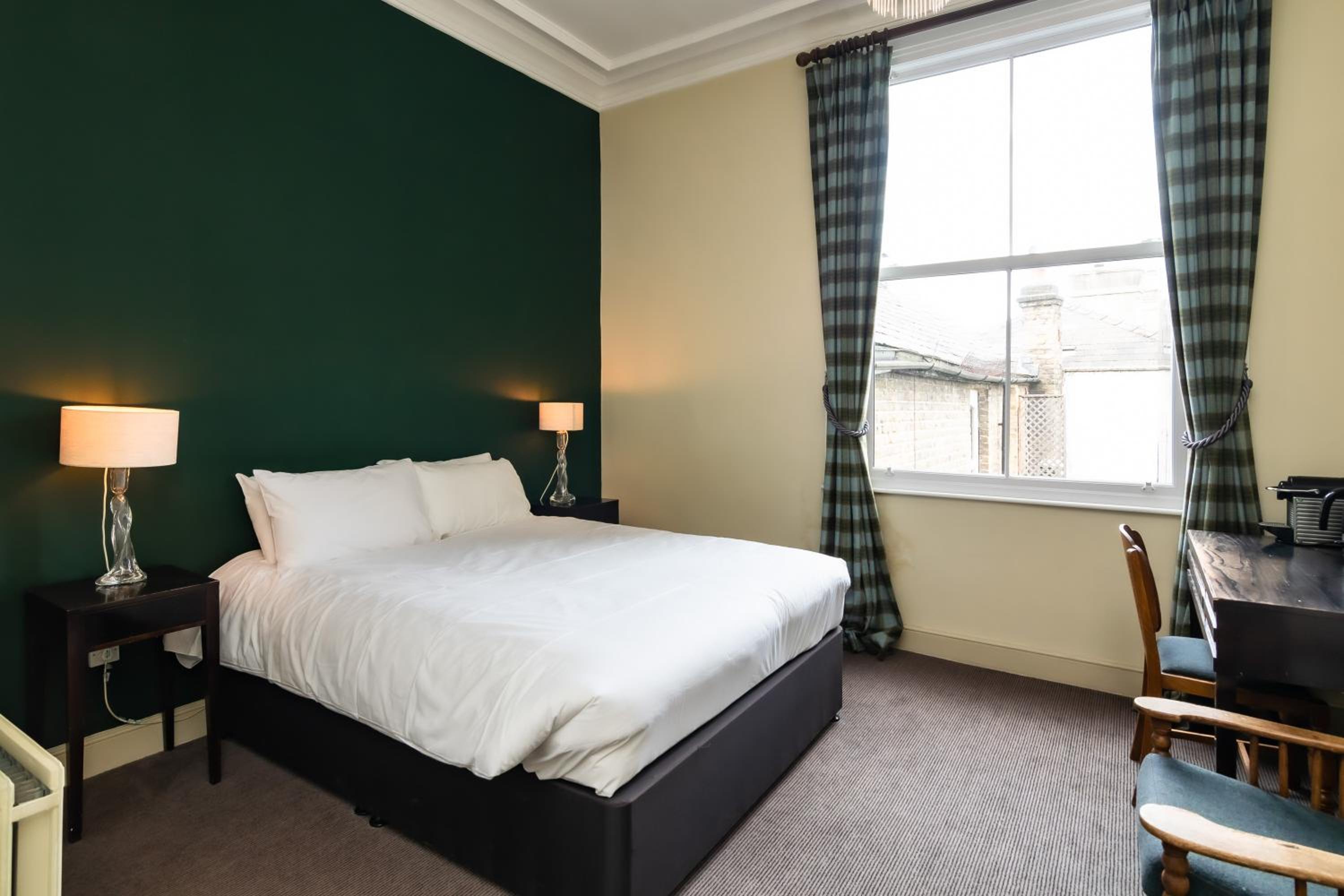 Фото Kew Gardens Hotel