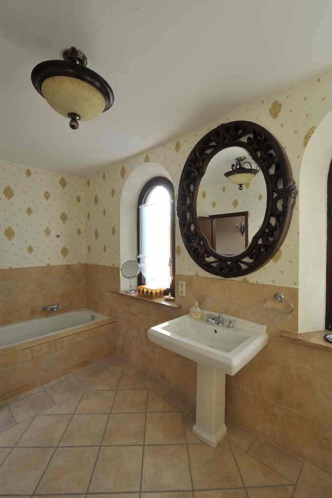 Фото Landhaus & Burg Hotel Romantik