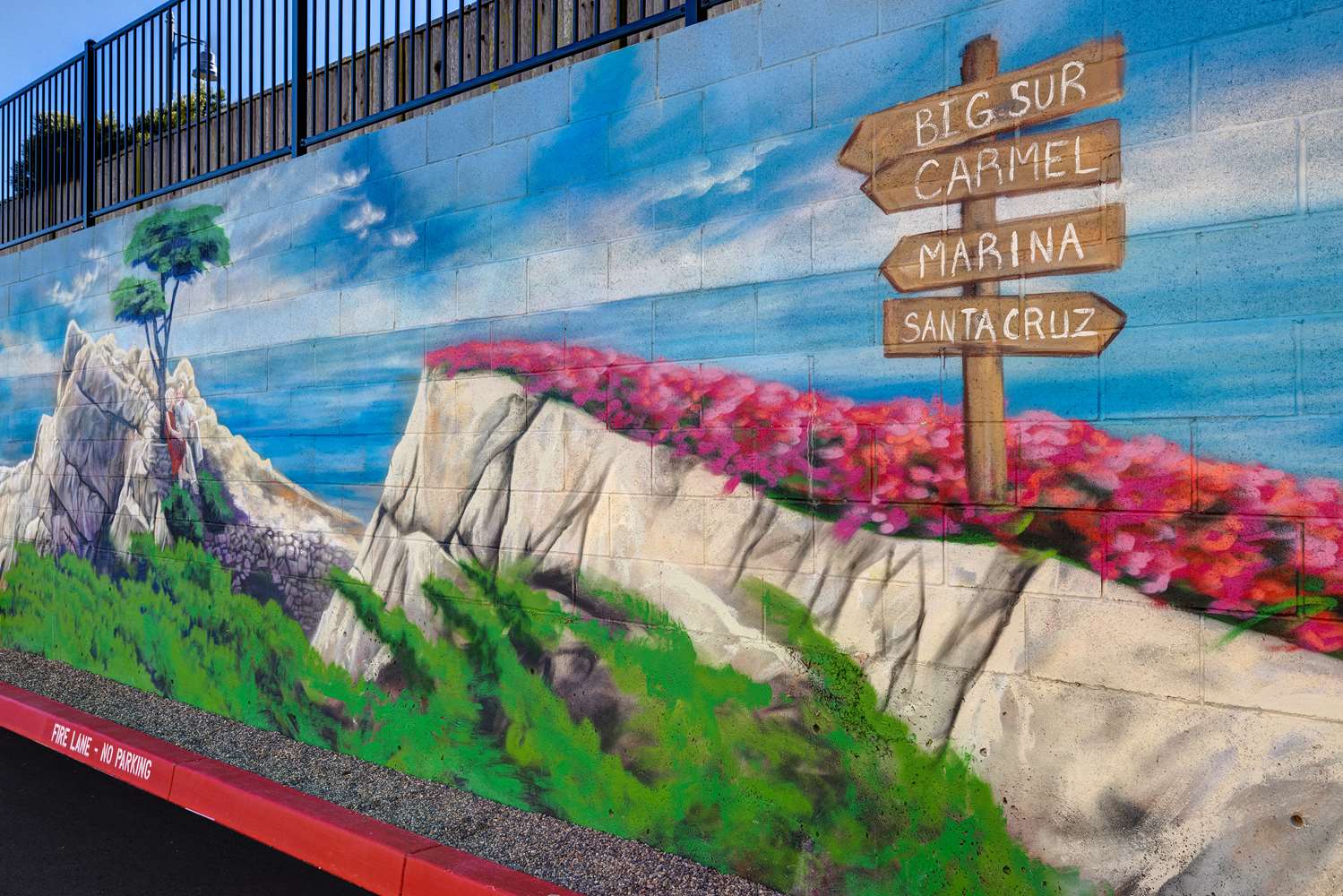 Фото Hampton Inn & Suites Marina