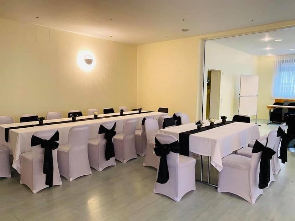 Фото Lilton Hotel Zuffenhausen