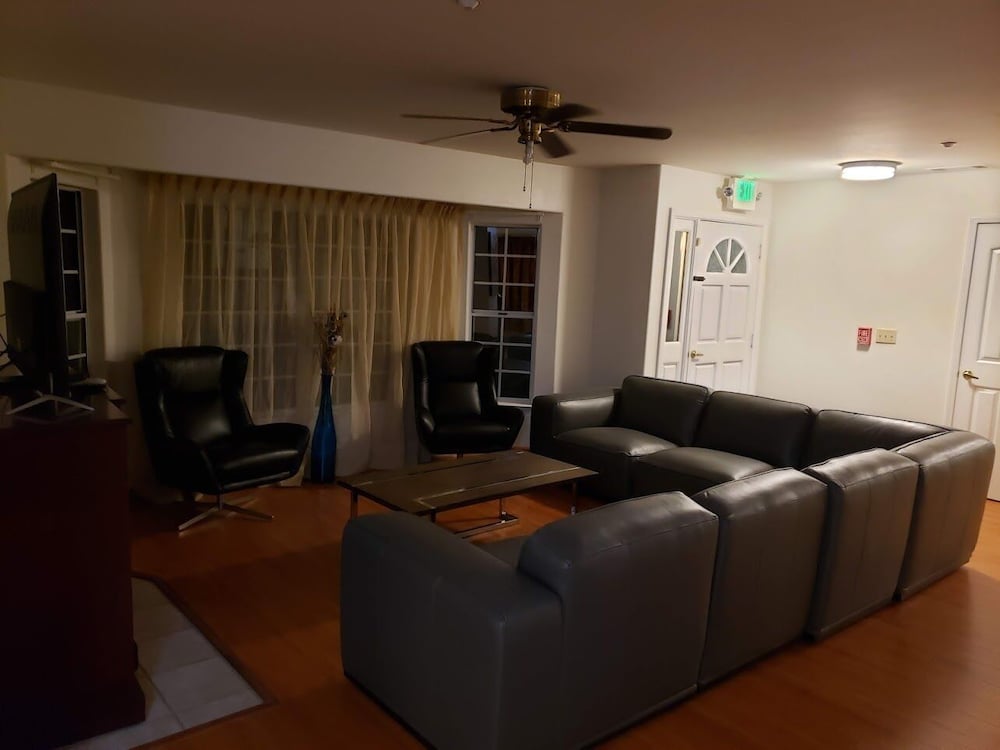 Фото Yosemite Embassy