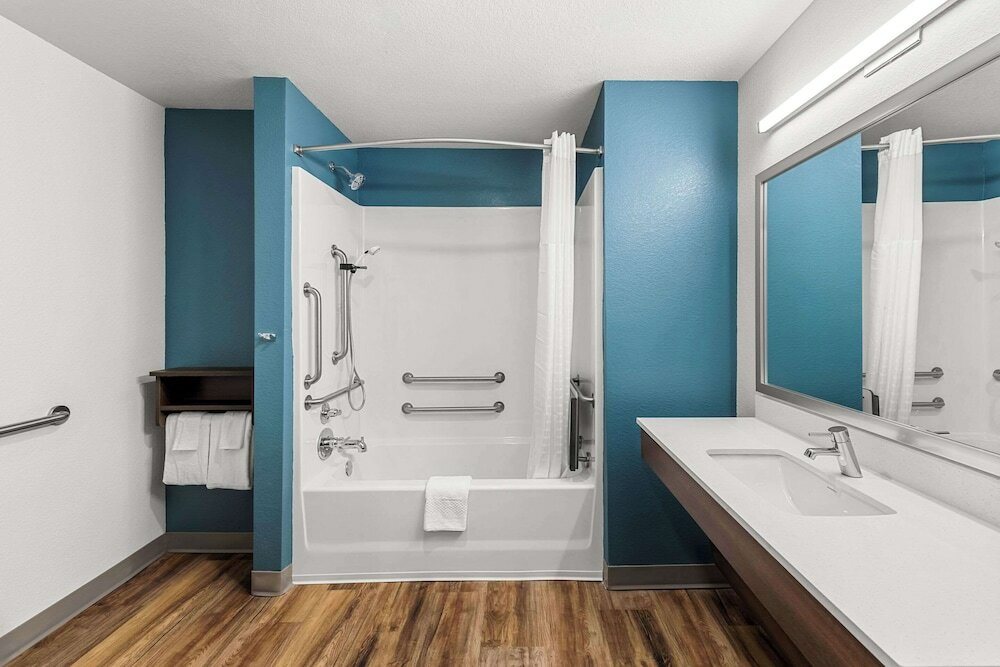 Фото Woodspring Suites Kansas City Airport