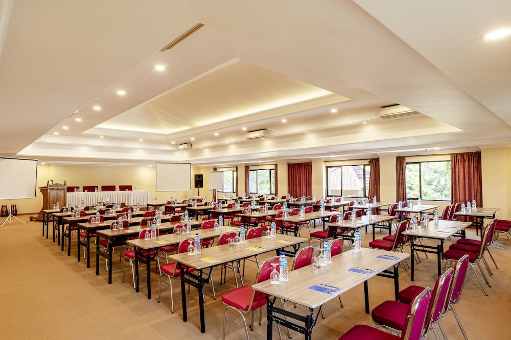 Фото Jimbarwana Hotel