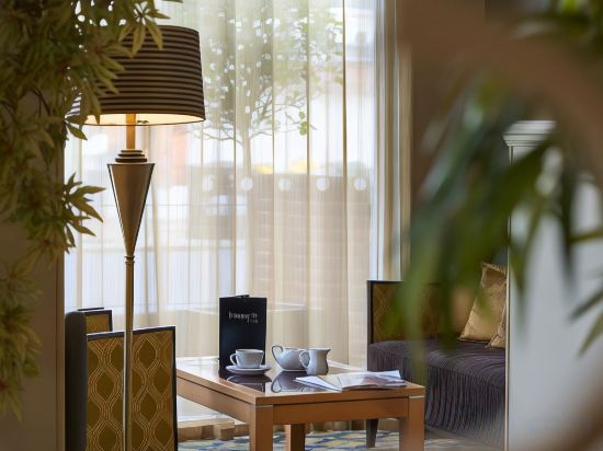 Фото Antoinette Hotel Wimbledon