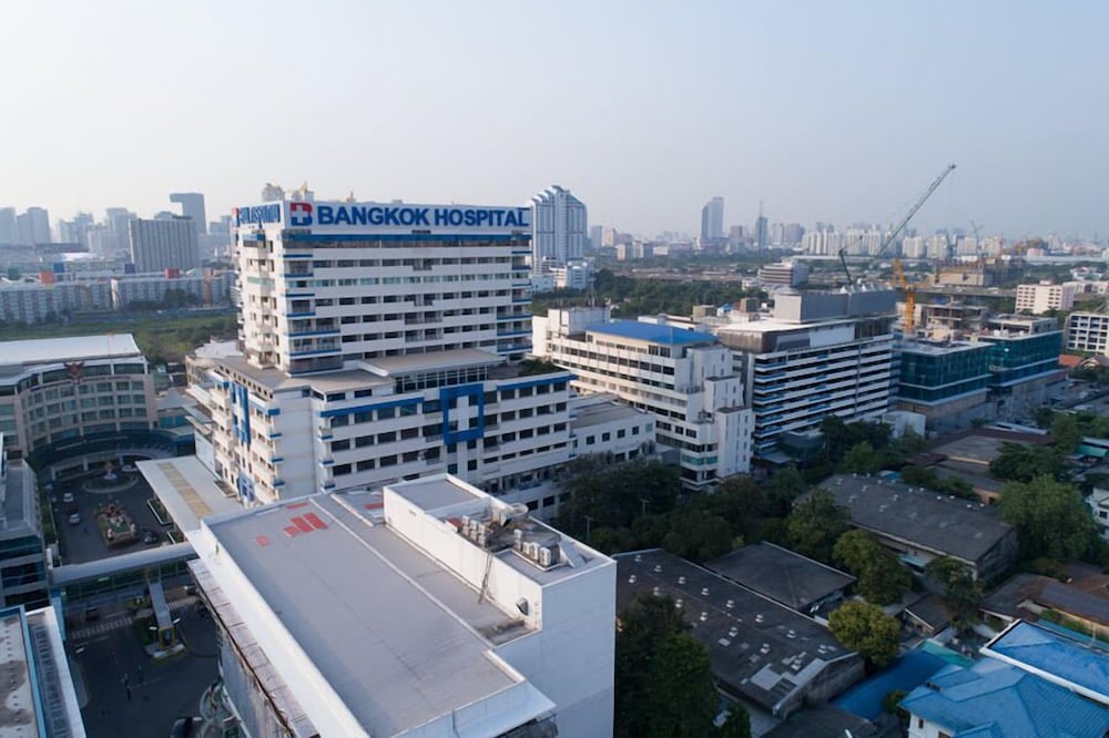 Фото Holiday Inn Express Bangkok Soi Soonvijai