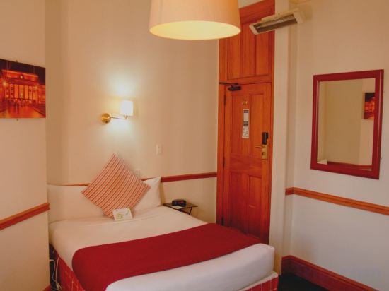 Фото The Cambridge Hotel