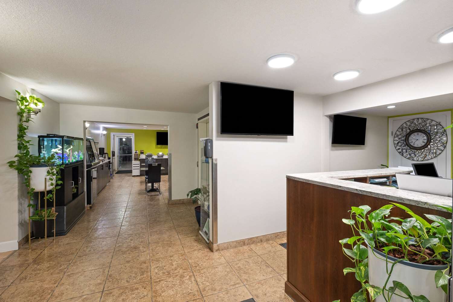 Фото Super 8 by Wyndham Fort McMurray