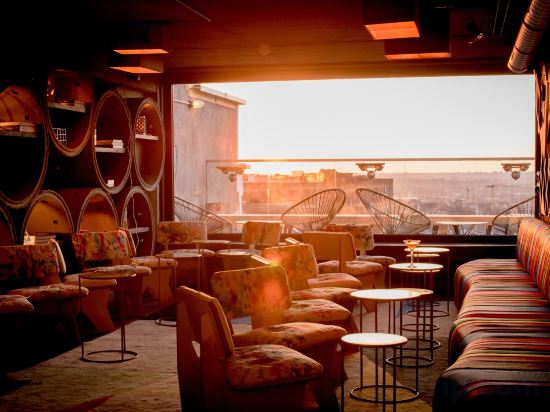 Фото Jam Hotel