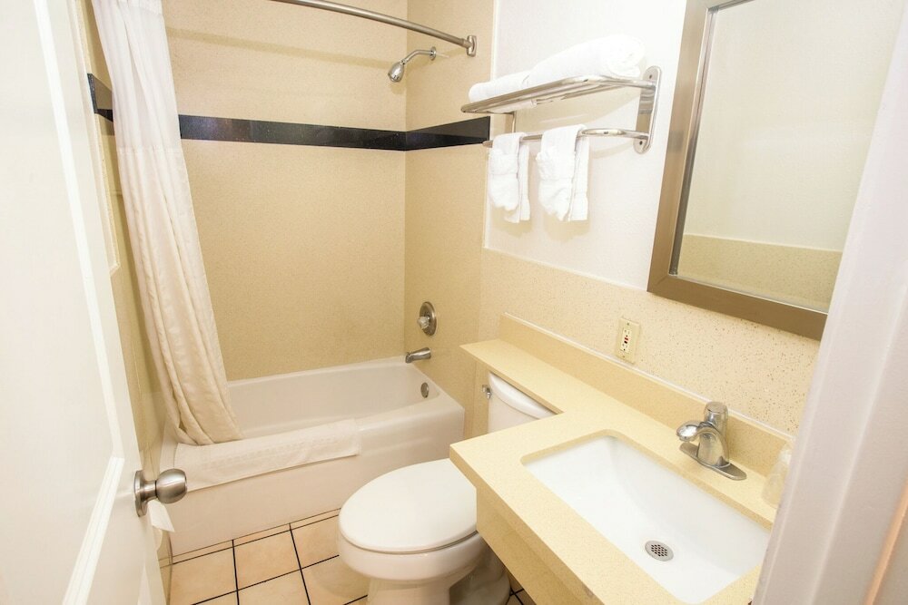 Фото Tropic Lodge