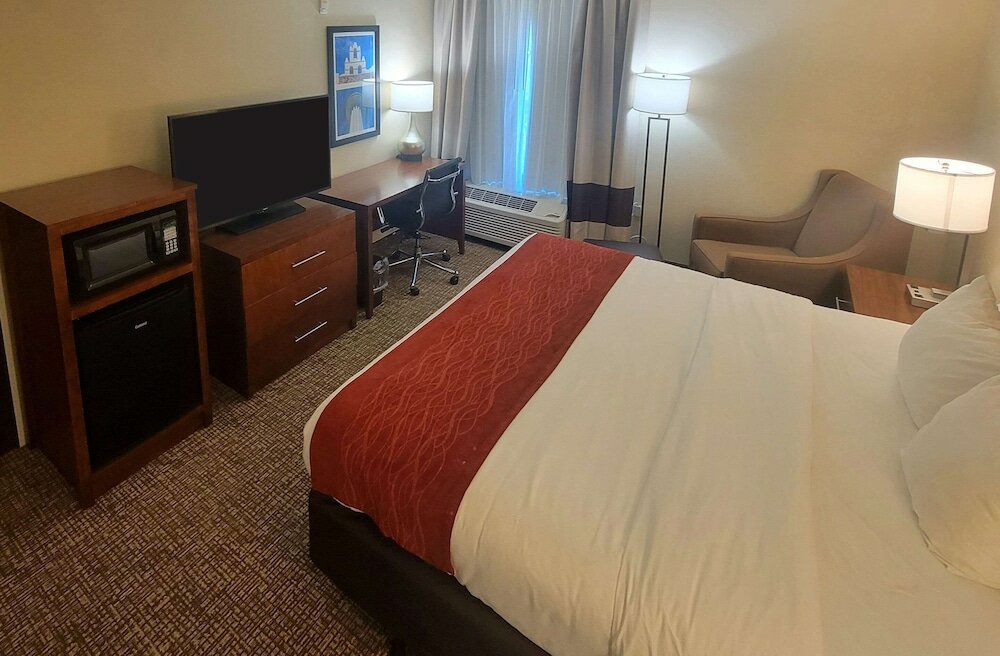 Фото Comfort Inn & Suites Airport