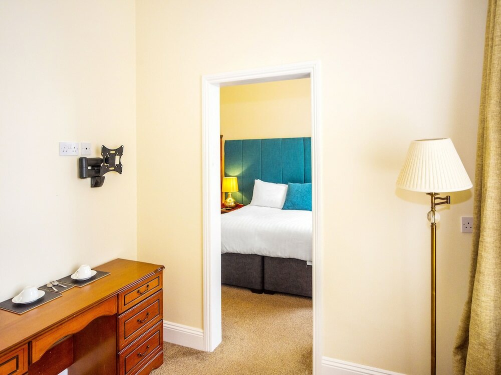 Фото Crofton House Hotel